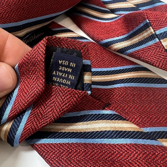Brooks Brothers Woven in Italy Made in USA Elegant Striped Red Tie Power EUC - Picture 7 of 8